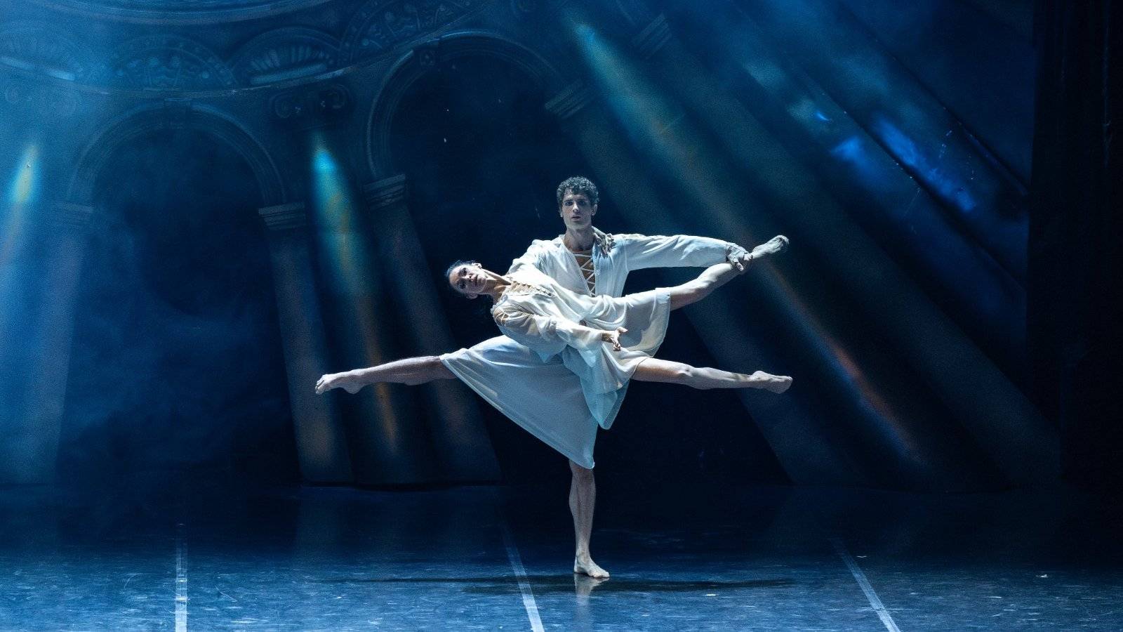 16-uluslararasi-istanbul-opera-ve-bale-festivalinde-rus-hamlet-bale-eseri-sahnelendi-JPuLYVKW.jpg