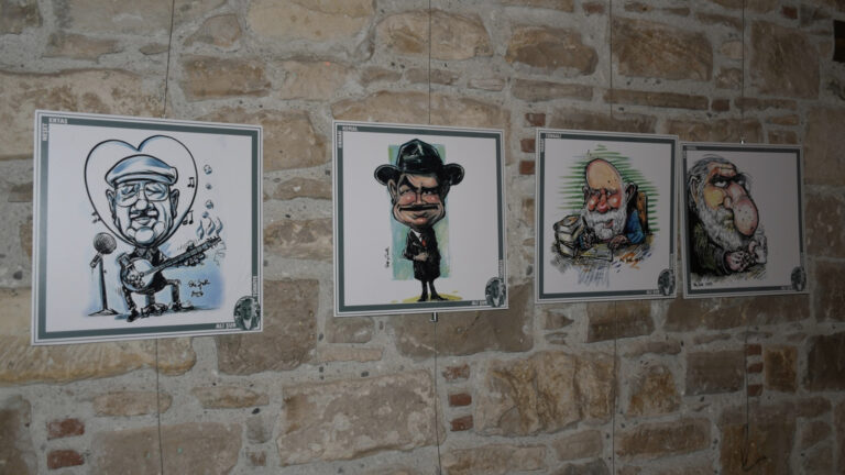 kusadasinda-uluslararasi-portre-karikaturleri-sergisi-acildi-6bQYpQ6H.jpg