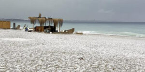 Antalya 15 dakikada kışı yaşadı, Konyaaltı Sahili beyaza büründü antalya 15 dakikada kisi yasadi konyaalti sahili beyaza burundu fFNwIaJE.jpg