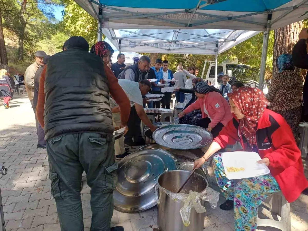dereli mahallesinde geleneksel koy hayri etkinligi yogun katilimla gerceklesti UDtX9e6l.jpg