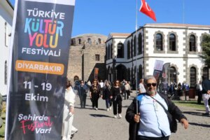 Diyarbakır Kültür Yolu Festivali İkinci Gününde Yoğun İlgiyle Devam Ediyor diyarbakir kultur yolu festivali ikinci gununde yogun ilgiyle devam ediyor Wh6N24E2.jpg