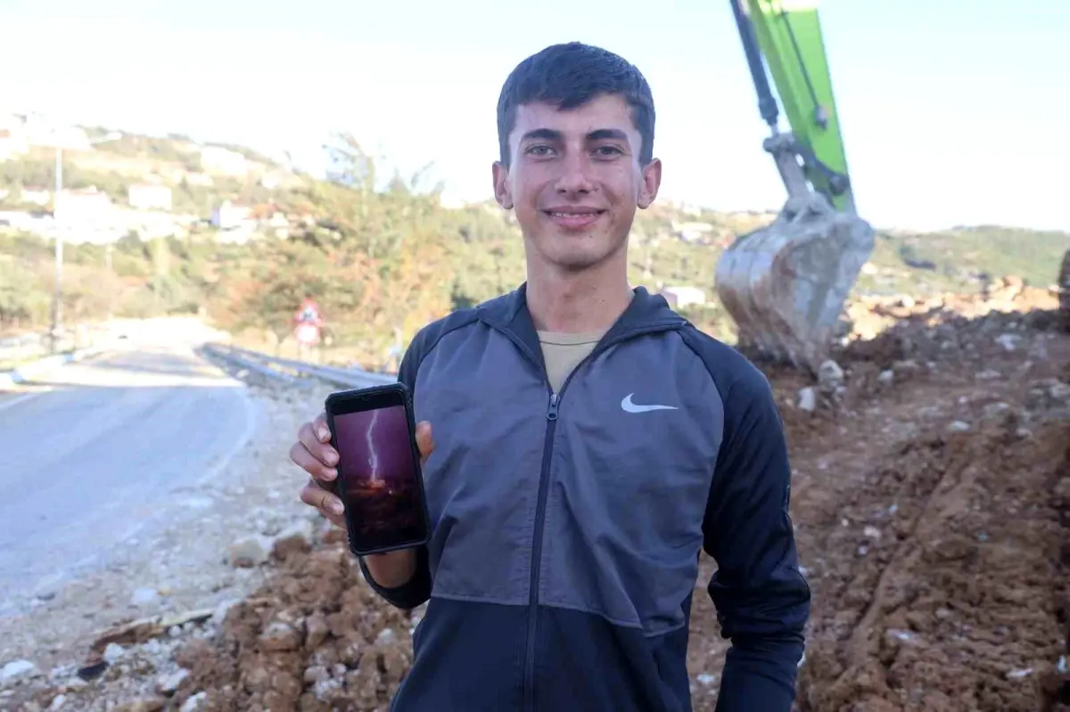 hatayda yildirim dusmesi deprem paniklerine neden oldu Tb9b7OHz.jpg