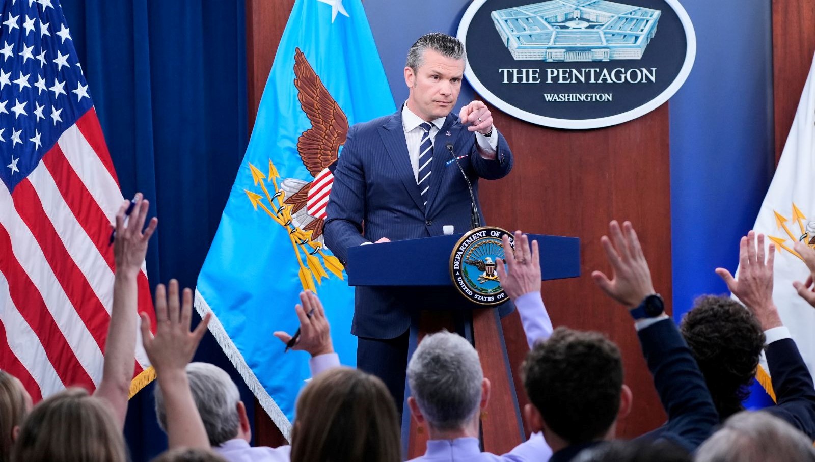 pentagonda muhabir krizi trump yonetimi imza atmayan gazetecileri kovuyor vWD869Mq.jpg