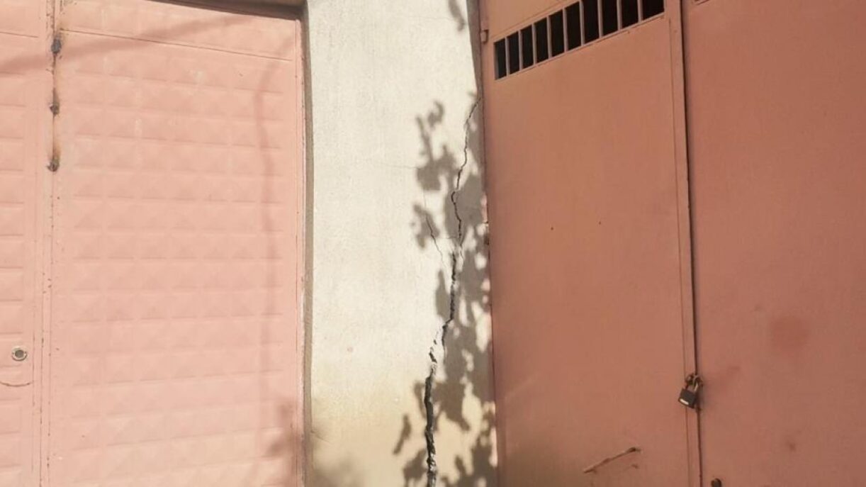 1 metrelik obruklar olustu evlerin duvarlari catladi jn3Gjtlp.jpg