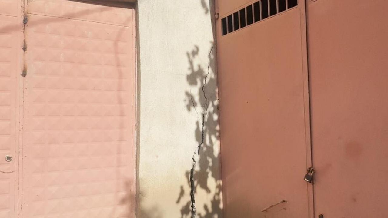 1 metrelik obruklar olustu evlerin duvarlari catladi jn3Gjtlp.jpg