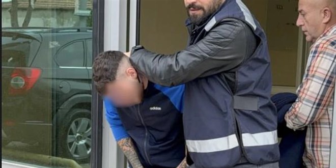 cezaevi ziyaretinden donen arkadasini bicakladi tutuklandi NBiE6pAH.jpg